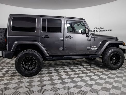 Used 2018 Jeep Wrangler Unlimited Sahara w/ Max Tow Package AWD/4WD image 4