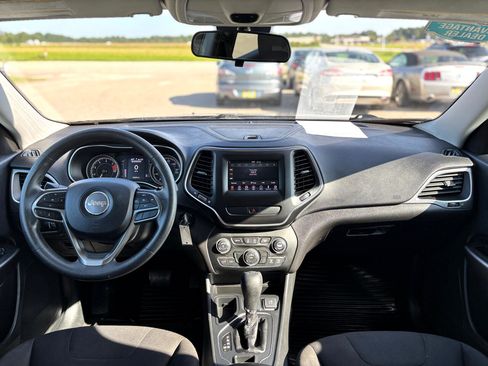 Used 2019 Jeep Cherokee Latitude w/ Popular Appearance Group image 12