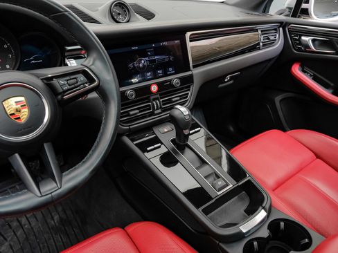Used 2024 Porsche Macan AWD/4WD image 27