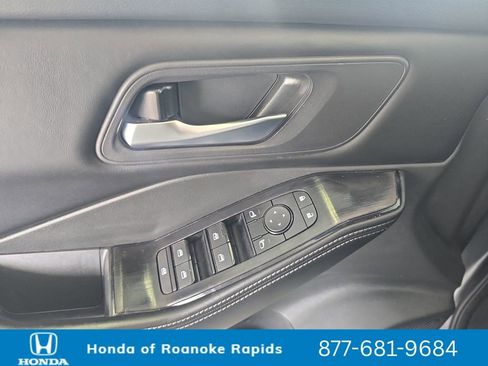 Used 2024 Nissan Rogue SV FWD image 11