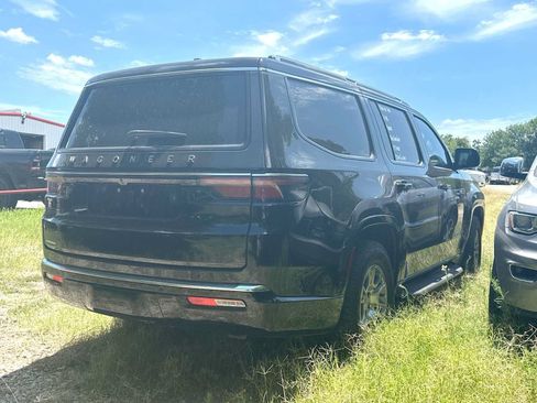 Used 2023 Jeep Wagoneer 4WD image 4