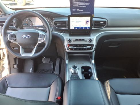 Certified 2022 Ford Explorer XLT w/ Equipment Group 202A image 14