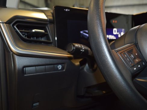 Used 2025 Nissan Kicks S FWD image 16