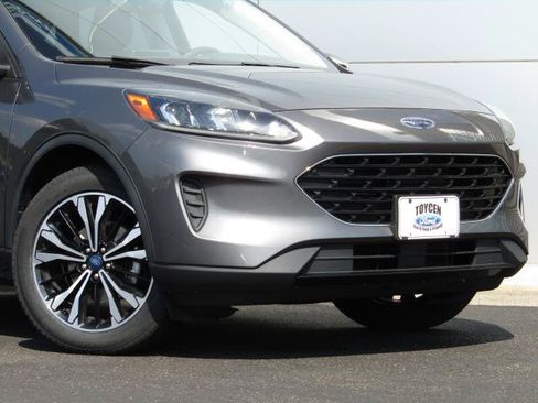 Certified 2022 Ford Escape SE w/ SE Sport Appearance Package AWD/4WD image 5