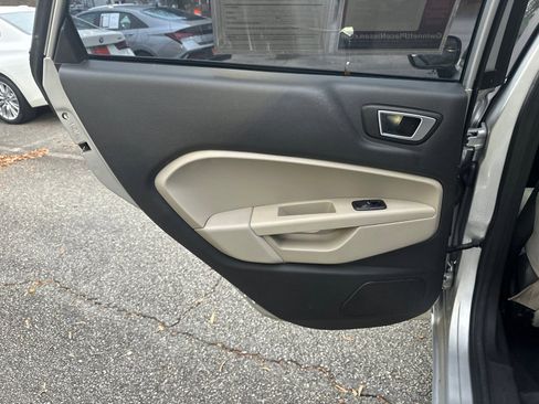 Used 2016 Ford Fiesta SE image 21