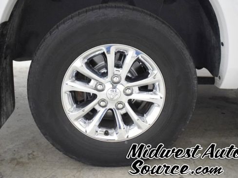 Used 2018 RAM 1500 SLT image 8