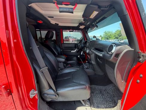 Used 2016 Jeep Wrangler Unlimited Rubicon w/ Dual Top Group AWD/4WD image 13