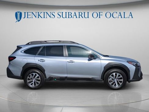Used 2025 Subaru Outback Premium AWD/4WD image 2