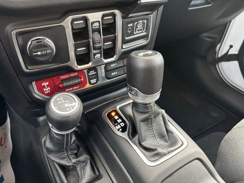 Used 2024 Jeep Wrangler Unlimited Rubicon image 20