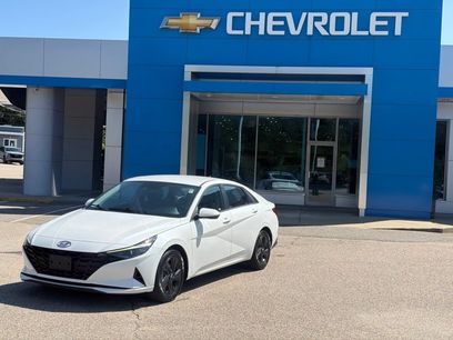 Used 2023 Hyundai Elantra SEL w/ Preferred Accessory Package