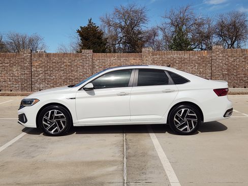 Used 2024 Volkswagen Jetta SEL image 5