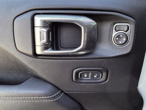 Certified 2023 Jeep Wrangler Sahara w/ Cold Weather Group image 21