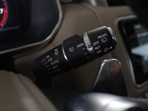 Used 2019 Land Rover Range Rover Sport HSE Dynamic image 13