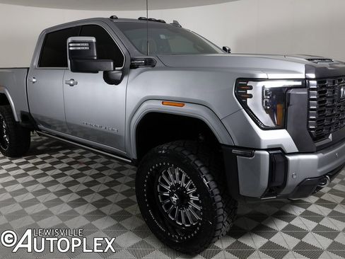 Used 2024 GMC Sierra 2500 Denali Ultimate image 3