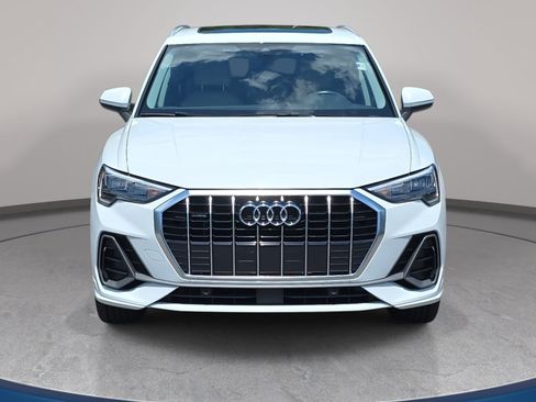 Used 2022 Audi Q3 2.0T Premium w/ Convenience Package AWD/4WD image 2