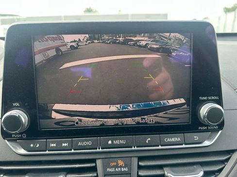 Used 2019 Nissan Altima 2.5 SV image 12