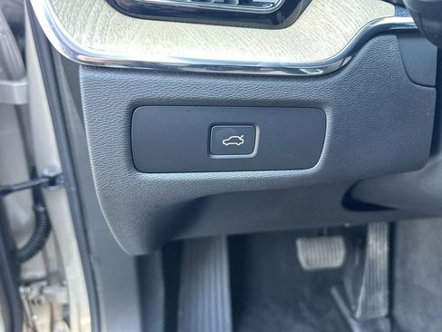 New 2026 Volvo XC60 B5 Plus w/ Climate Package image 17