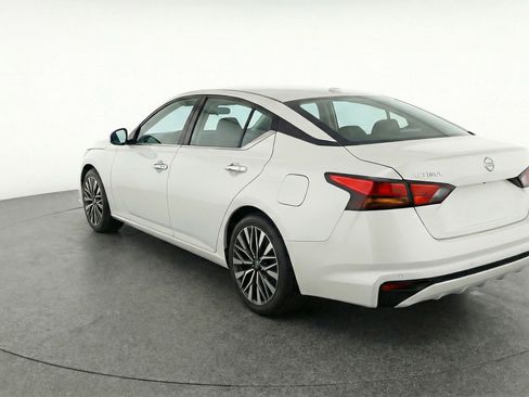 Used 2025 Nissan Altima 2.5 SV image 6