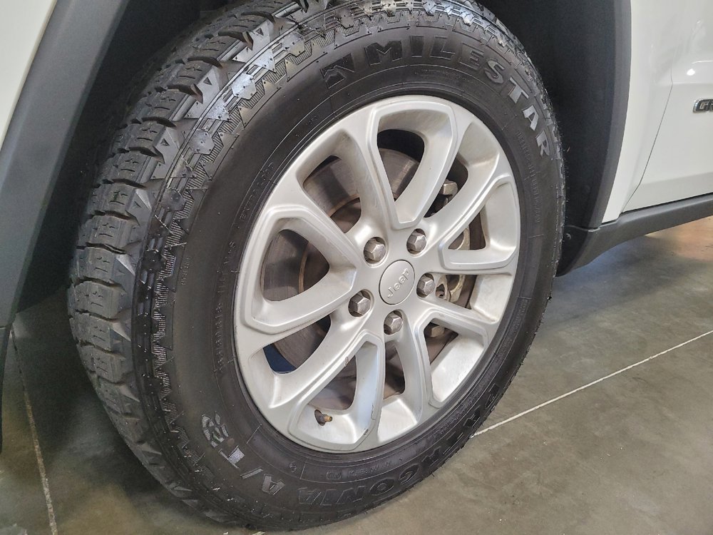 Used 2021 Jeep Grand Cherokee Laredo X RWD image 31