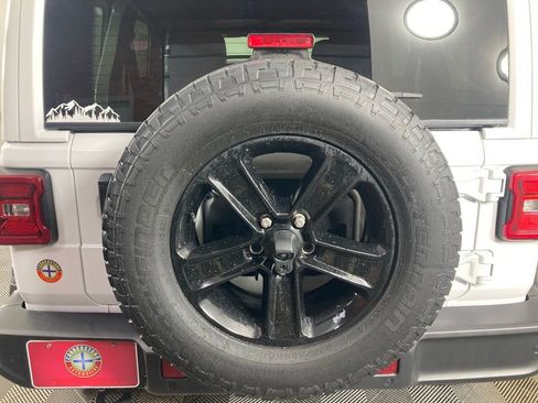 Used 2020 Jeep Wrangler Unlimited Sahara image 24