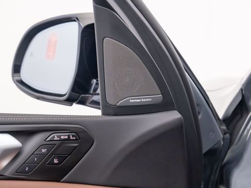 New 2025 BMW X7 M60i image 14