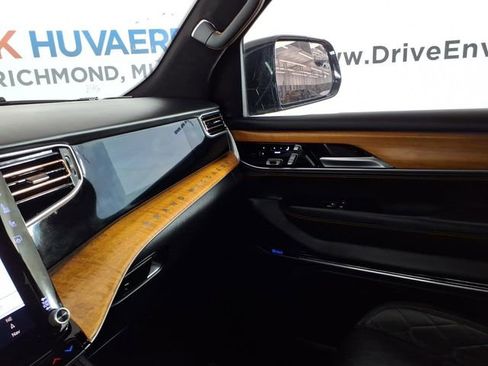 Used 2024 Jeep Grand Wagoneer L Series III AWD/4WD image 23