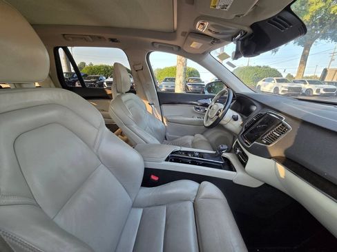 Used 2018 Volvo XC90 T6 Momentum w/ Convenience Package AWD/4WD image 8
