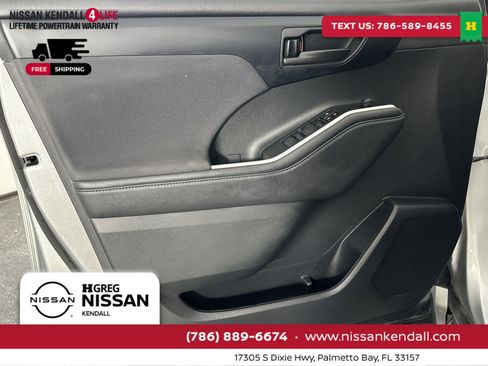 Used 2024 Toyota Highlander LE image 32