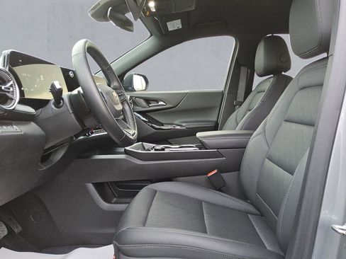 Used 2026 Chevrolet Equinox LT w/ Convenience Package II image 9