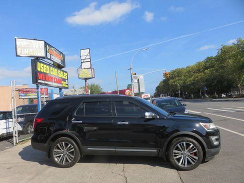 Used 2017 Ford Explorer Platinum AWD/4WD image 9
