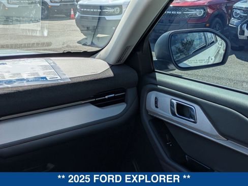 New 2025 Ford Explorer Active w/ Active Comfort Package image 20