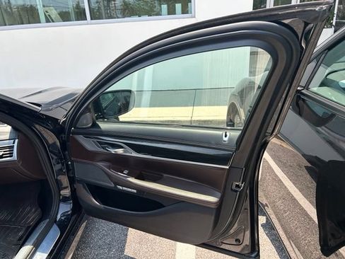 Used 2017 BMW 750i xDrive AWD/4WD image 10