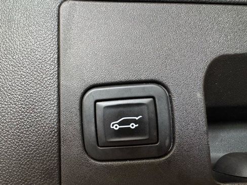 Used 2017 Cadillac XT5 Luxury w/ Driver Awareness Package AWD/4WD image 22