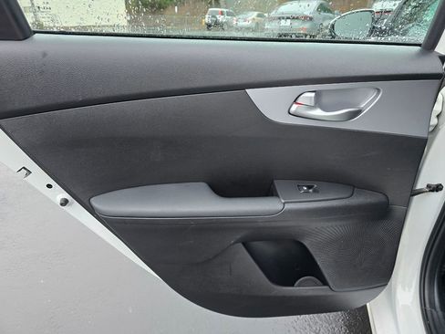 Used 2023 Kia Forte LXS image 8