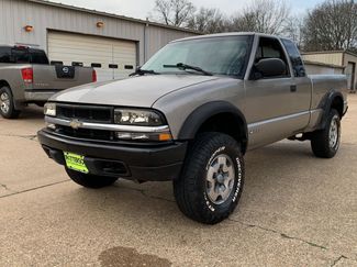 Used 2001 Chevrolet S10 Pickup 4x4 Extended Cab w/ Preferred Equipment Group video 2