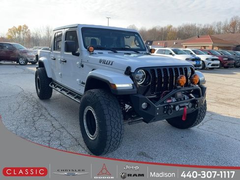 Used 2022 Jeep Gladiator Sport image 1