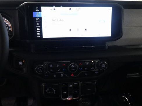 New 2025 Jeep Gladiator Sport image 19