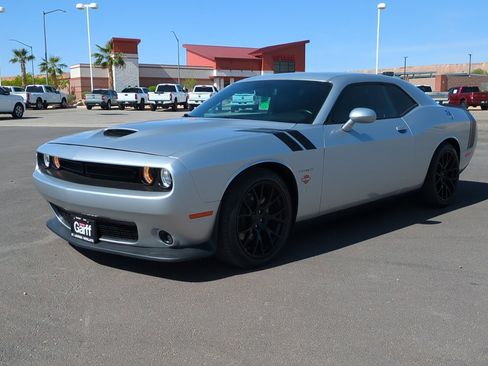 Used 2022 Dodge Challenger R/T RWD image 8