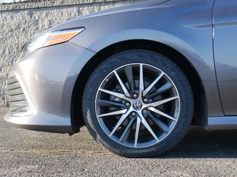 Used 2023 Toyota Camry XLE image 11