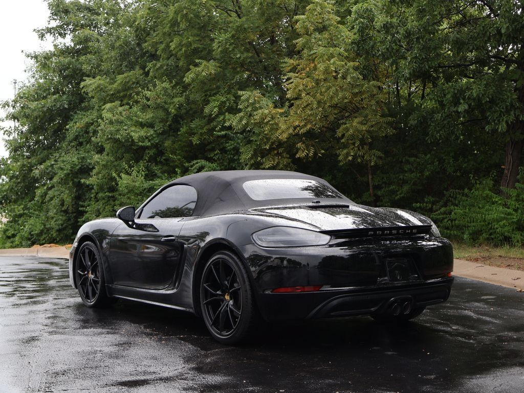 Used 2024 Porsche 718 Boxster RWD image 3