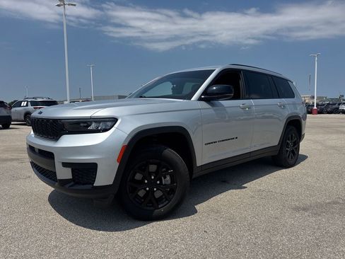 Used 2025 Jeep Grand Cherokee L Altitude AWD/4WD image 1