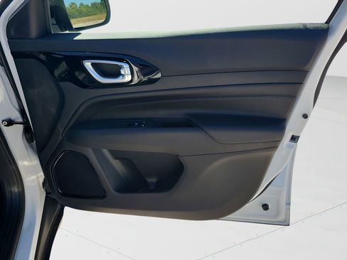 New 2026 Jeep Compass Latitude image 44