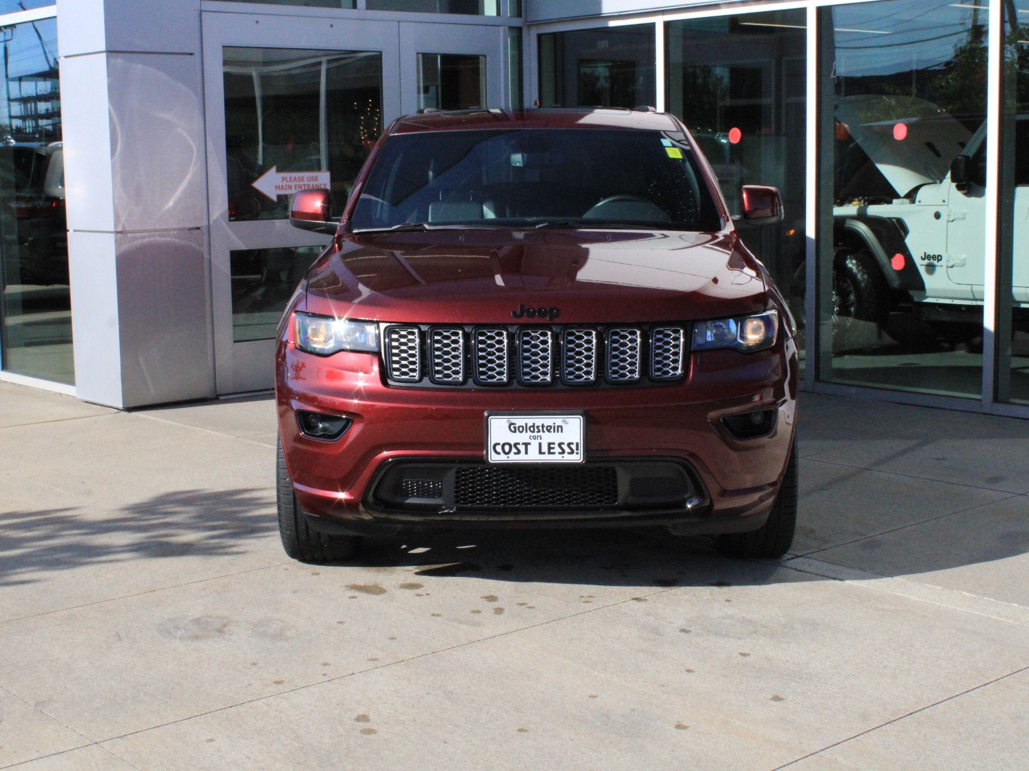 Used 2018 Jeep Grand Cherokee Altitude AWD/4WD image 2