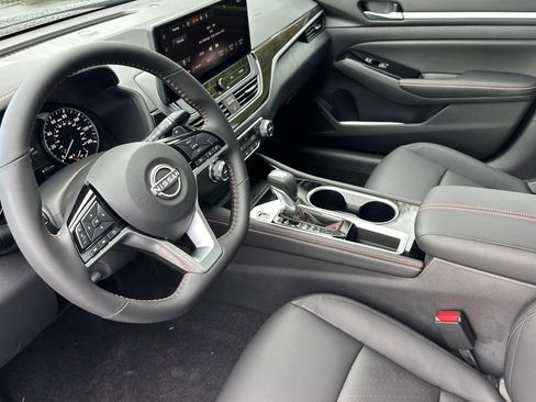 New 2025 Nissan Altima 2.5 SR image 10