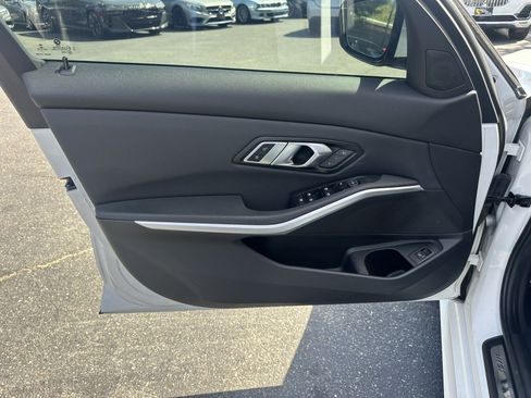 Used 2020 BMW 330i Sedan w/ M Sport Package RWD image 26