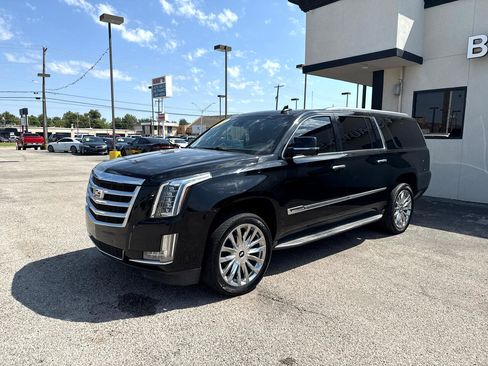Used 2016 Cadillac Escalade ESV Luxury image 2