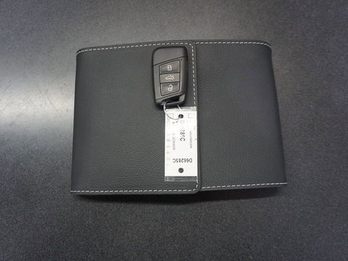 Used 2018 Volkswagen Atlas SE image 16