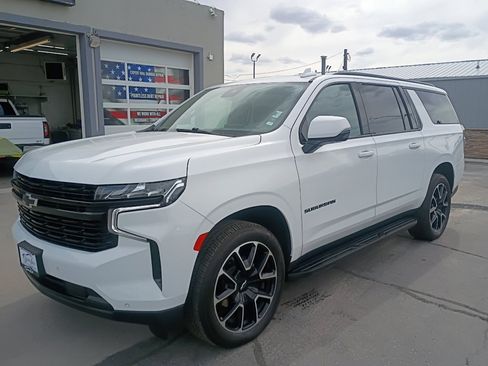 Used 2024 Chevrolet Suburban RST w/ Luxury Package AWD/4WD image 32