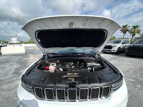 Certified 2022 Jeep Grand Cherokee L Limited RWD image 28