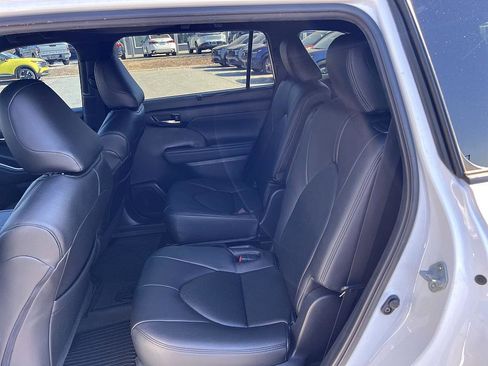 Used 2021 Toyota Highlander XSE image 15